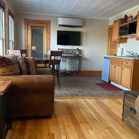 Tavern - Country Suite Newport エクステリア 写真