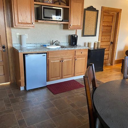 Tavern - Country Suite Newport エクステリア 写真
