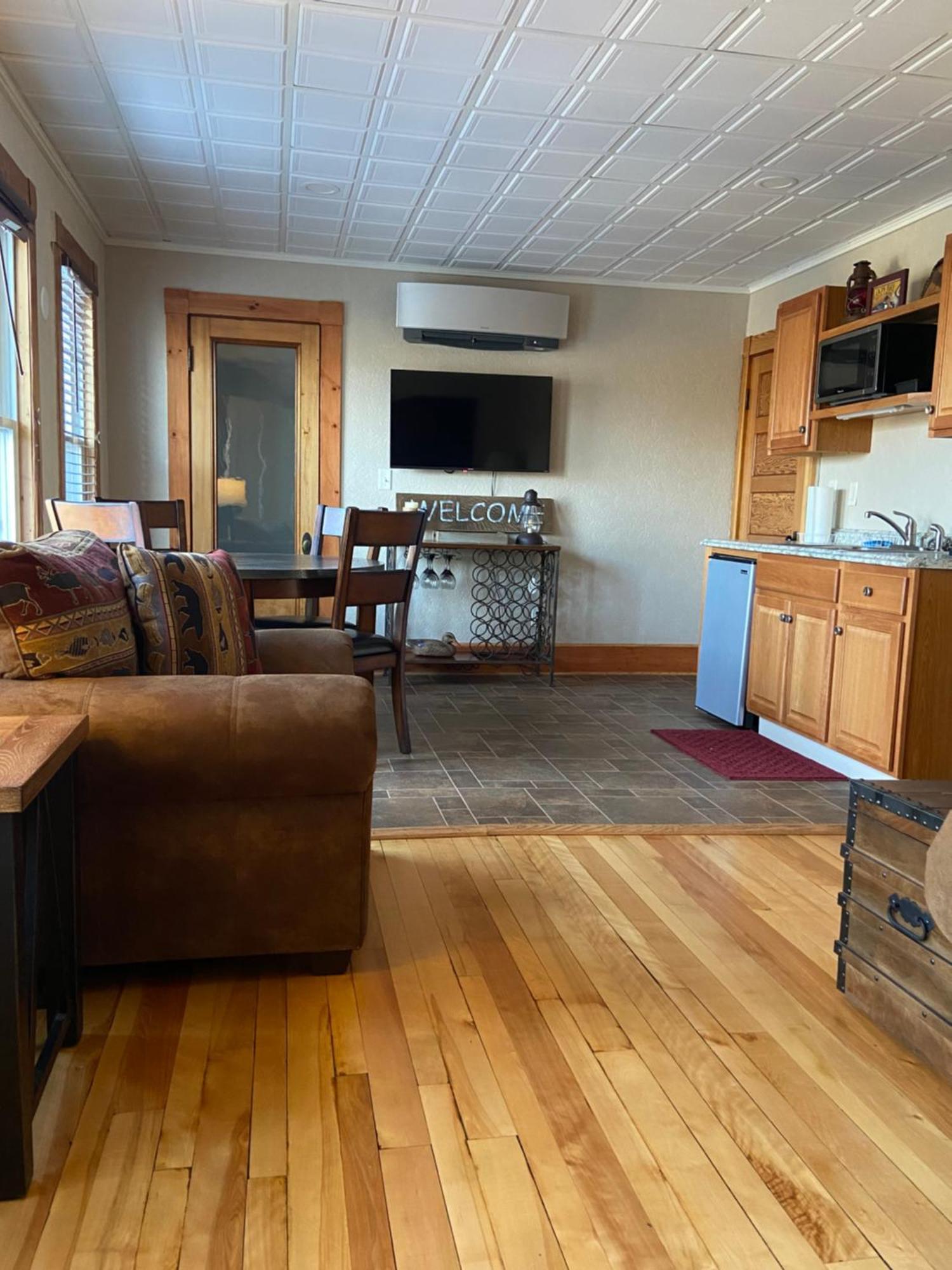 Tavern - Country Suite Newport エクステリア 写真