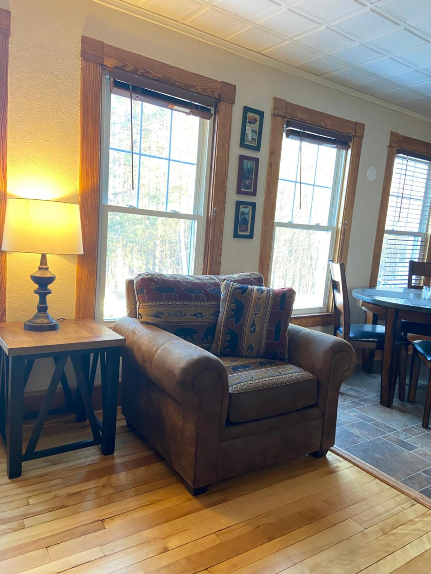 Tavern - Country Suite Newport エクステリア 写真